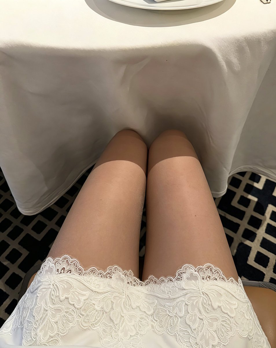 温柔的白月光 ，干净又治愈。

#小仙女 #白月光 #清纯穿搭 #蕾丝穿搭 #温柔风 #浅色系穿搭 #氛围感 #干净穿搭 #仙气 https://t.co/BYowUI898m