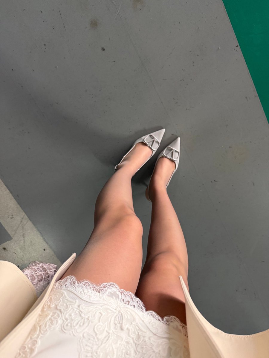 温柔的白月光 ，干净又治愈。

#小仙女 #白月光 #清纯穿搭 #蕾丝穿搭 #温柔风 #浅色系穿搭 #氛围感 #干净穿搭 #仙气 https://t.co/BYowUI898m