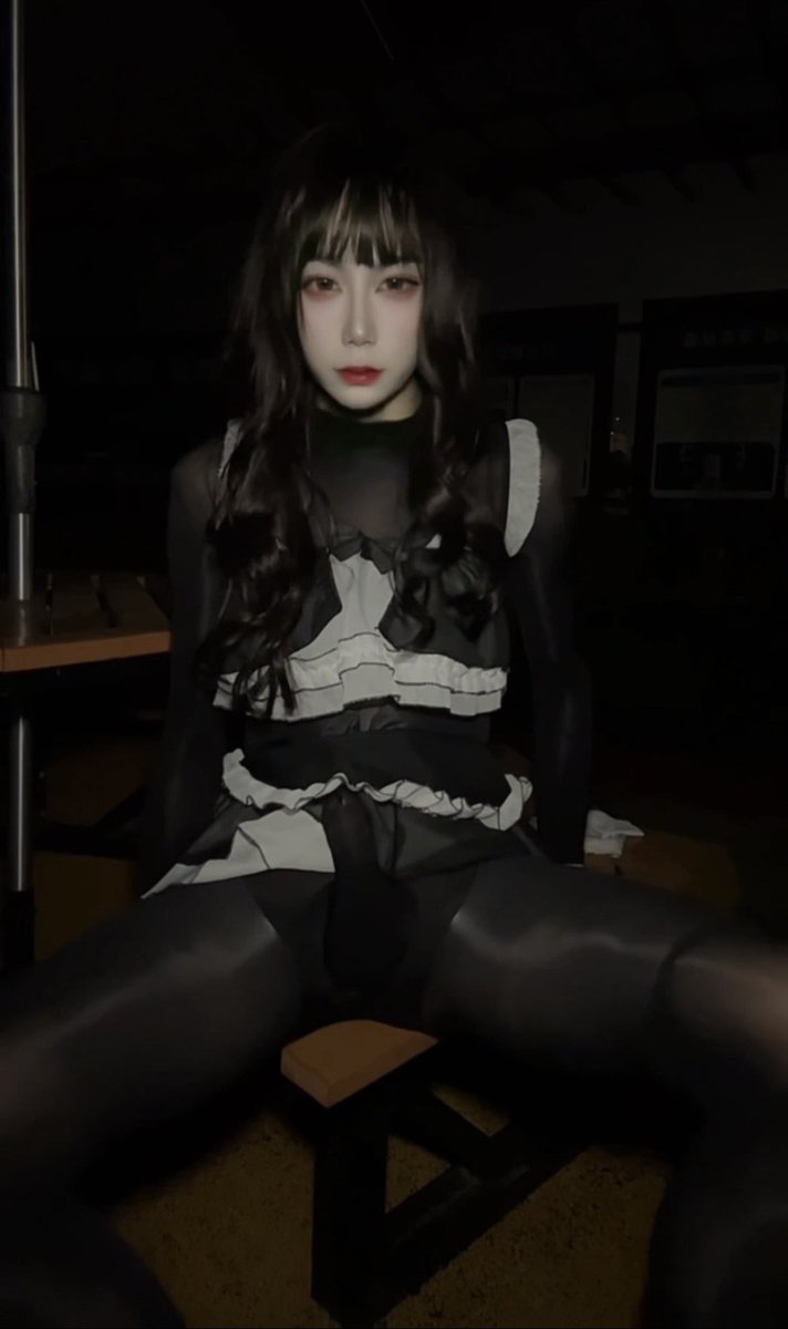 为啥都在问牛牛去哪了？喏～给牛牛穿衣服啦，所以牛牛高兴的都哭了把衣服也弄湿了呢😋
#伪娘 #男の娘 #femboy #sissy  #cd #黑丝 #露出 https://t.co/TZpsCr6Dwu