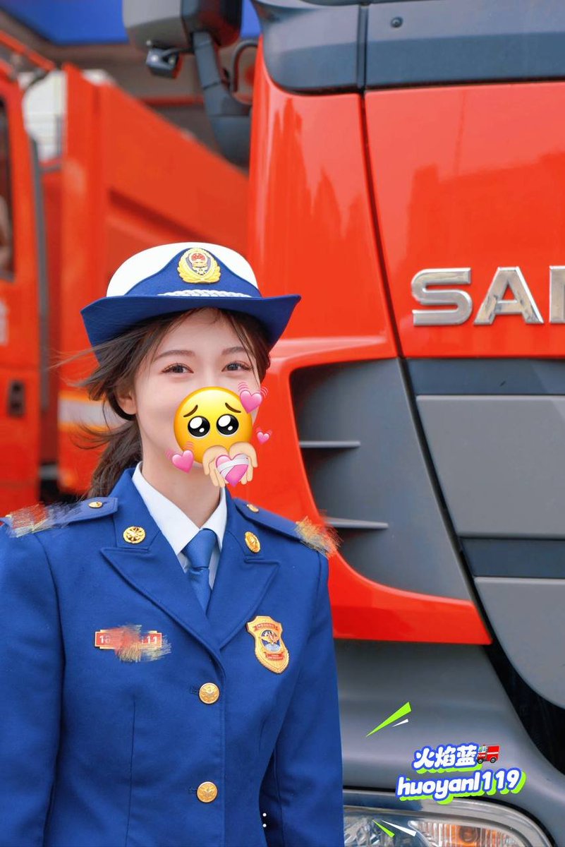 女消防员是不是还挺英姿飒爽的！  

就是，你们想让我灭火，还是陪我一起升温呢… https://t.co/EPNJYHRjT7