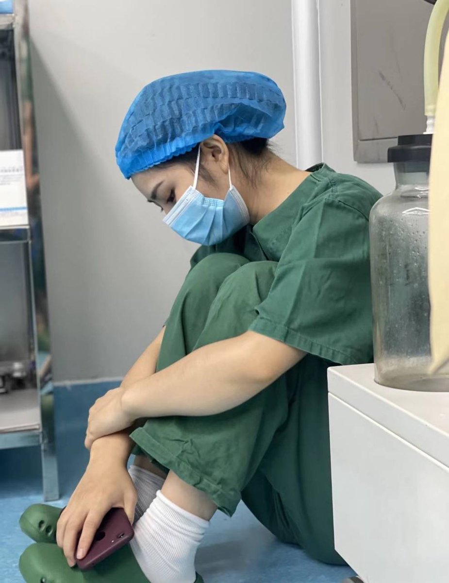 又是累成🐶的一天 明天终于可以休息了，有想法的提前预约哦🐰🐰 https://t.co/rbzc15uJ9h