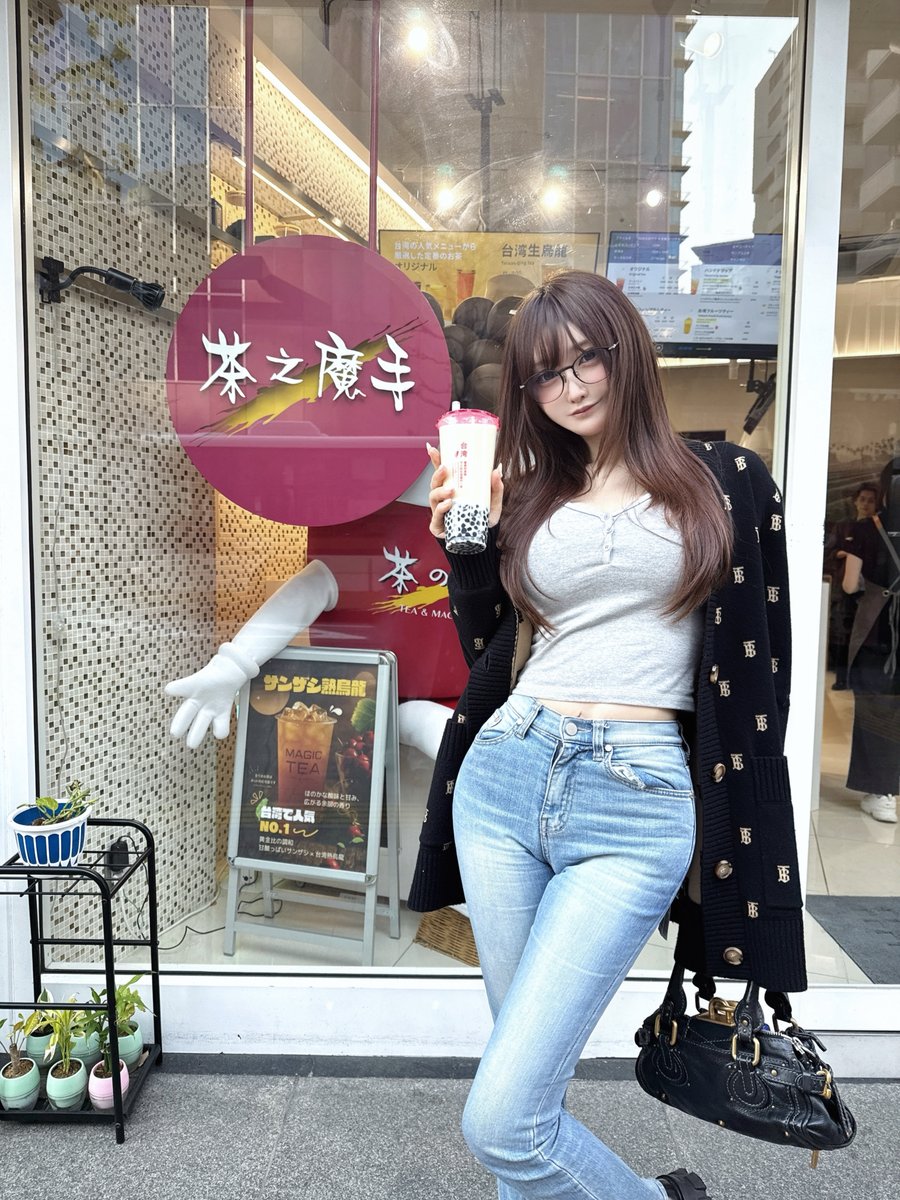 メガネ女子🧋 https://t.co/rOJyzBoph4