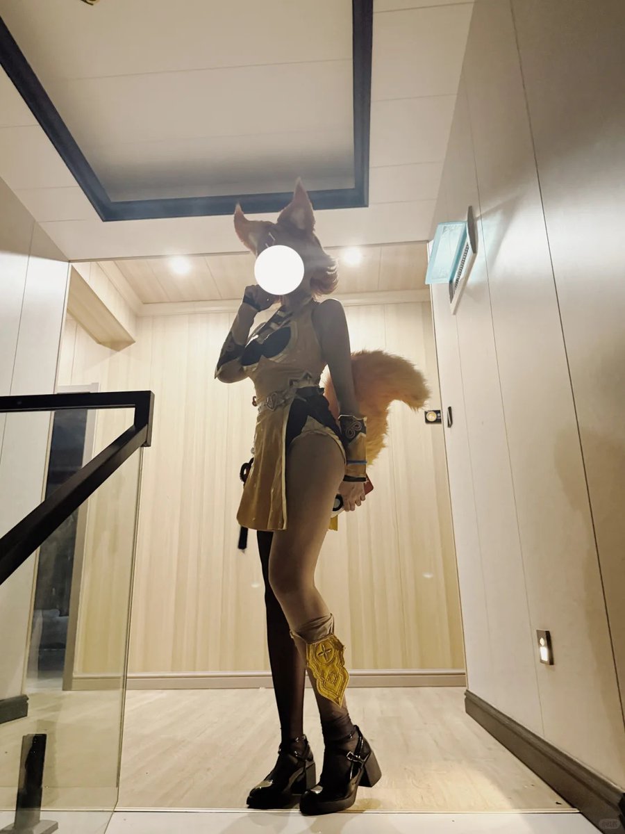 嘿 
@grok
  让左边图中的女孩子摆出右边图中的姿势 拜托了 https://t.co/UED5fTdtoE