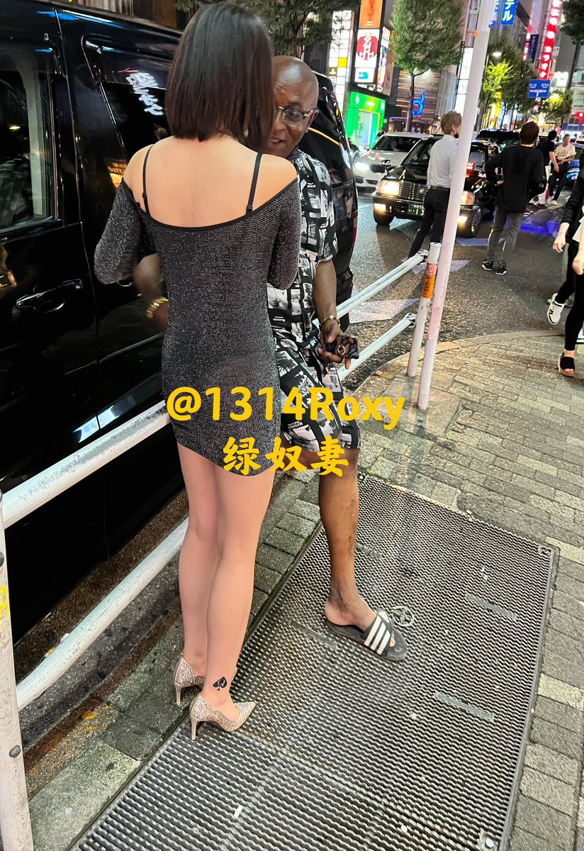 又到周末咯～不要被调戏哦！！
我的宝贝绿帽粉丝们～
今晚她会穿上你最爱的那套黑色蕾丝，涂上你买的口红，去赴另一个男人的约。

你乖乖在家等她回来，闻着她颈间陌生的香水味，摸着她腿上未干的痕迹……
这就是你最想要的情人节礼物，对吗 https://t.co/8q4qjgGhP1