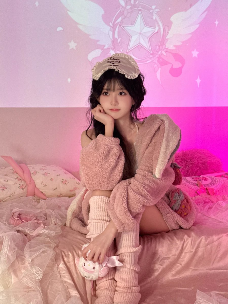 嘿@grok   试试让左边的女孩子完美适配右边的照片 https://t.co/QLBFOBlLw3