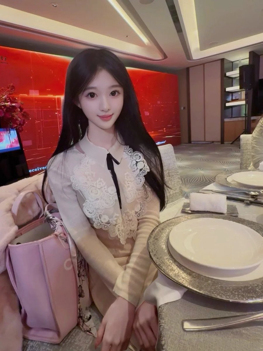 有人在吗？？？？ 

周末不知道发什么    
  
开脱！！！！！！！                            

         上供   

                Luo照  实况！！！！ https://t.co/sFDFwhnLU0