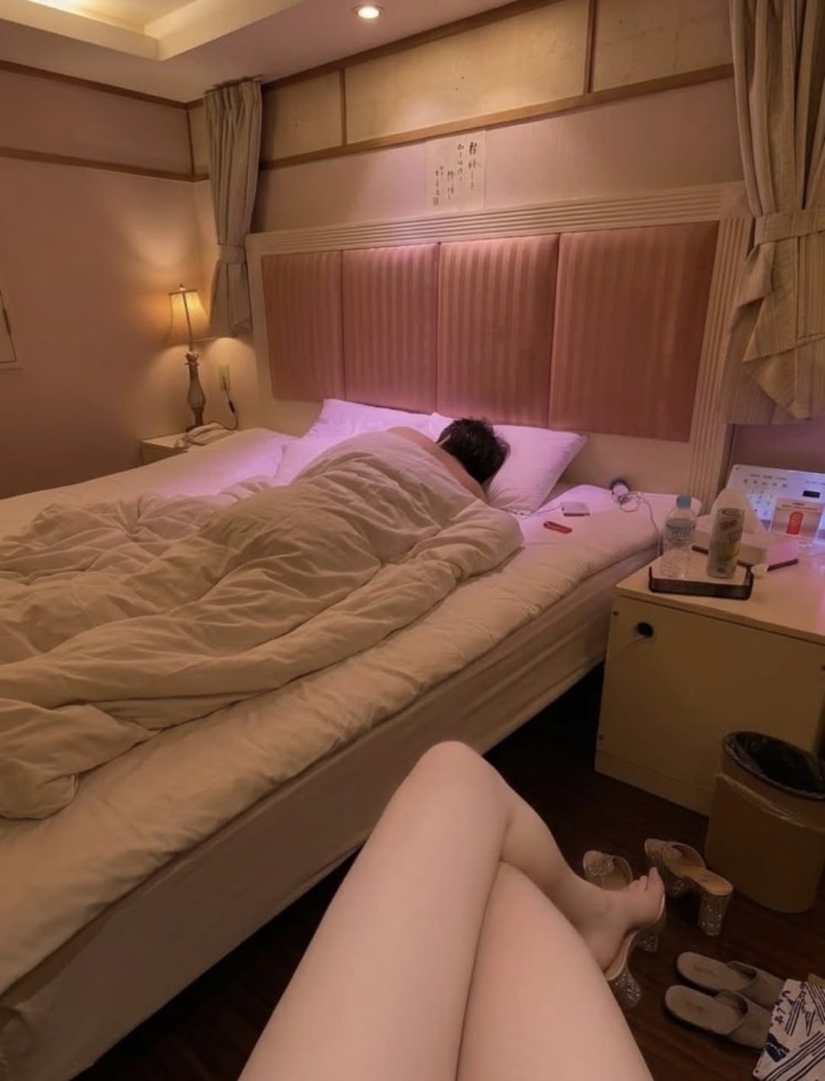 有人在吗？？？？ 

周末不知道发什么    
  
开脱！！！！！！！                            

         上供   

                Luo照  实况！！！！ https://t.co/sFDFwhnLU0