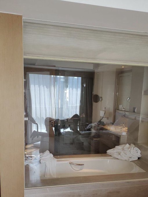 小红书违规发不出了……

昨晚内🐍第一视角，❤️真发🧐 https://t.co/WW56AXCsHg