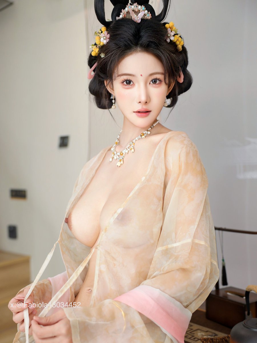 梨霜儿唐装，领略大唐贵妃的丰腴神韵，完整版无水印套图112P https://t.co/Cnx3e9lj2A