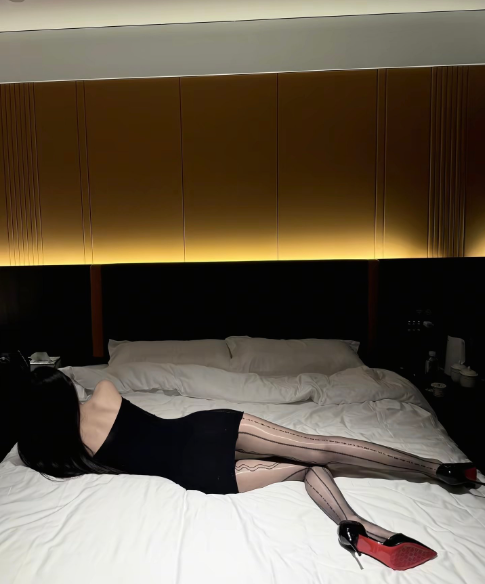 有个问题想请教 怎么和熟人发展成炮友 或者说怎么和熟人做上爱？ 也不算熟人 就是很单纯的朋友关系  也从没聊过性方面话题 https://t.co/RGCHxcfwcM