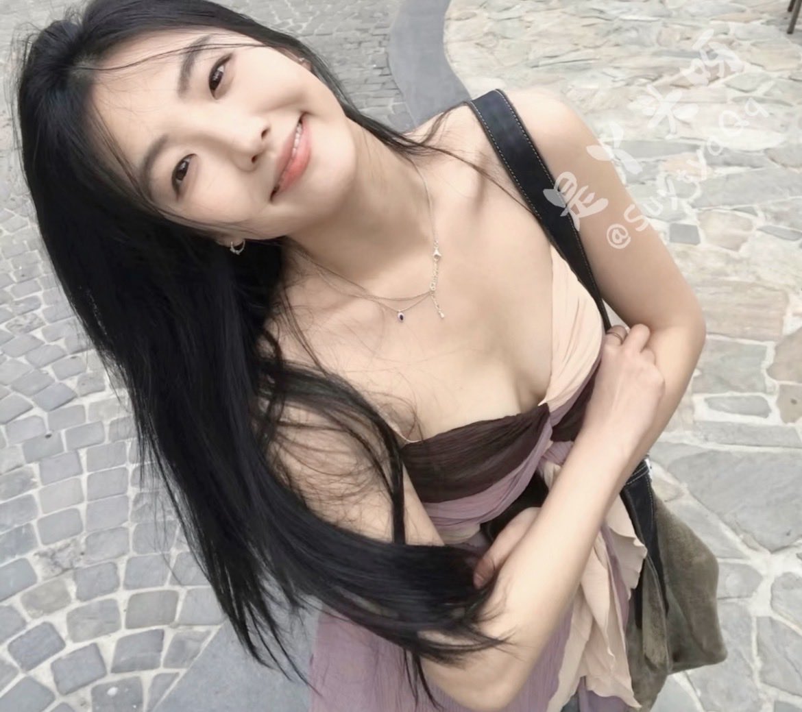 咦！这个粉丝爸爸就是冲着虐我奶子来的哦，他说最喜欢我胸型，来之前就在脑子里计划好了怎么虐，还带来了满满一背包的工具，粉丝从家里接我走的时候老公说今晚可以不用送我回来，你们说嫁给这种老公到底幸福吗，视频已更新群里，等会继续玩阴部穿刺，进群点赞留言进群，拿长视频点赞留言拿视频📸 https://t.co/DA4enyoAPn