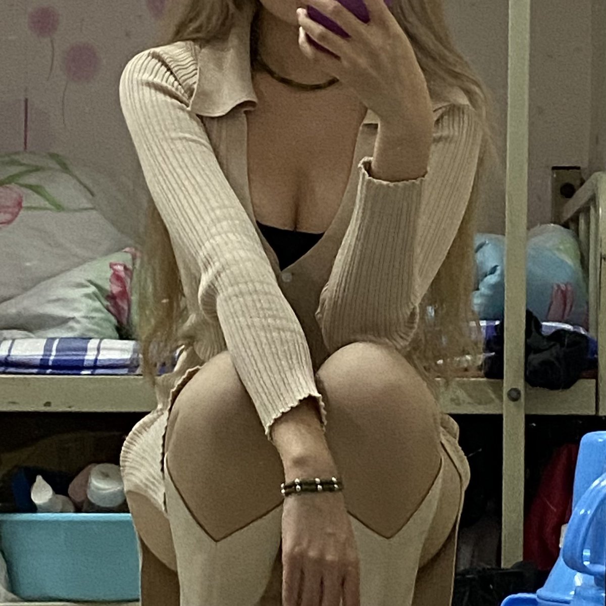 女大学生宿舍反差系列（35）
@wsdsbs 
@woshuaibao
 @hutuiaitewo
@meiridabishai

#反差 #反差女大学生 https://t.co/NihEyMYZn3