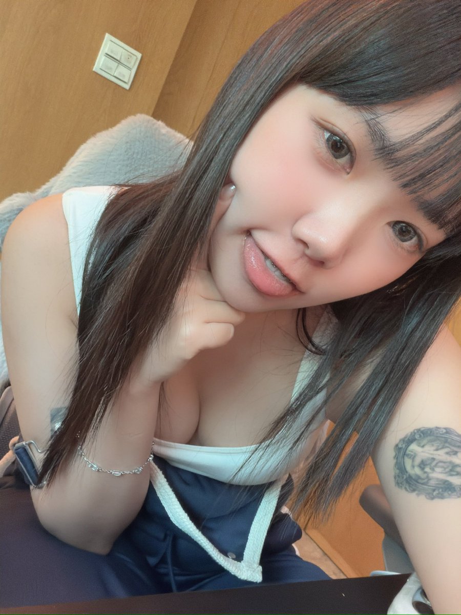 最簡單能認識我的方式
就是常常出現在我的留言區裡💬
就算我沒有回覆但我每則留言都會看👀 https://t.co/nemEAJdI13