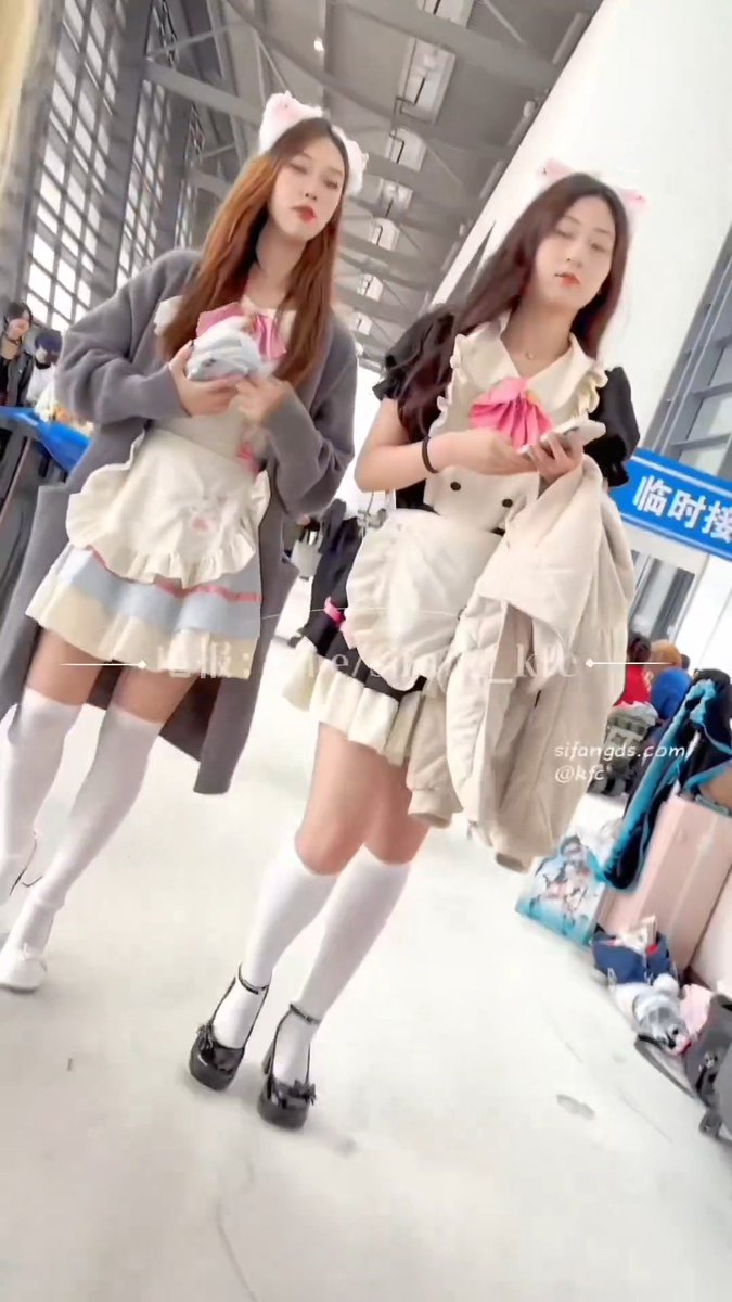 wataa~
        3漫展的镜头里，不同风格的女孩们仿佛被春光镀上了一层魔力， 每一帧都美得惊心动魄。 
      我按下快门的瞬间，连自己也丢了魂，沉溺在这片不一样的绚烂春光里。
      内部频道完整版10分钟 https://t.co/RIi3Lj65O8