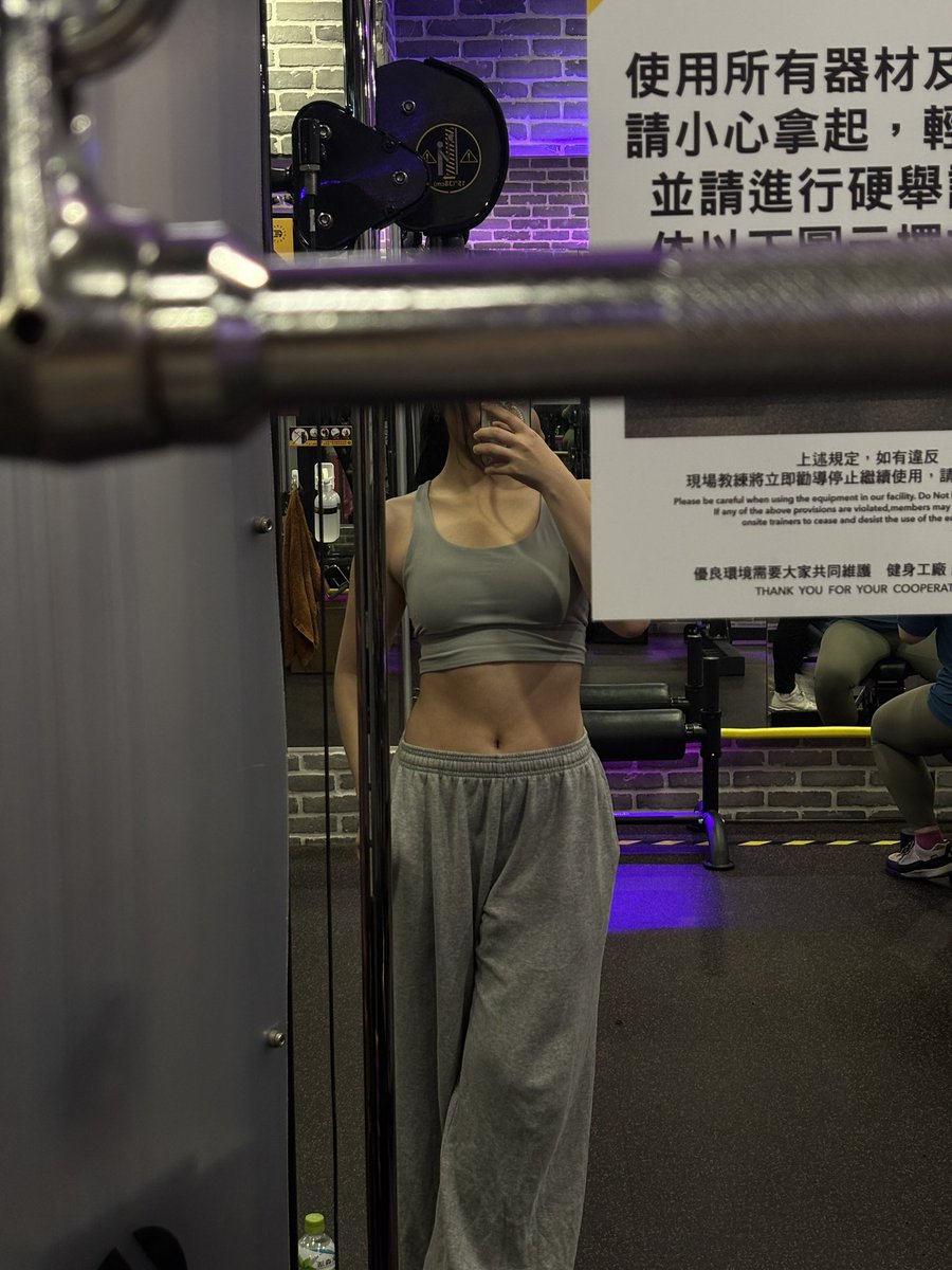 這女的就是一直在動
今天也是網球完健身房的行程 https://t.co/aeJoyNEHfK