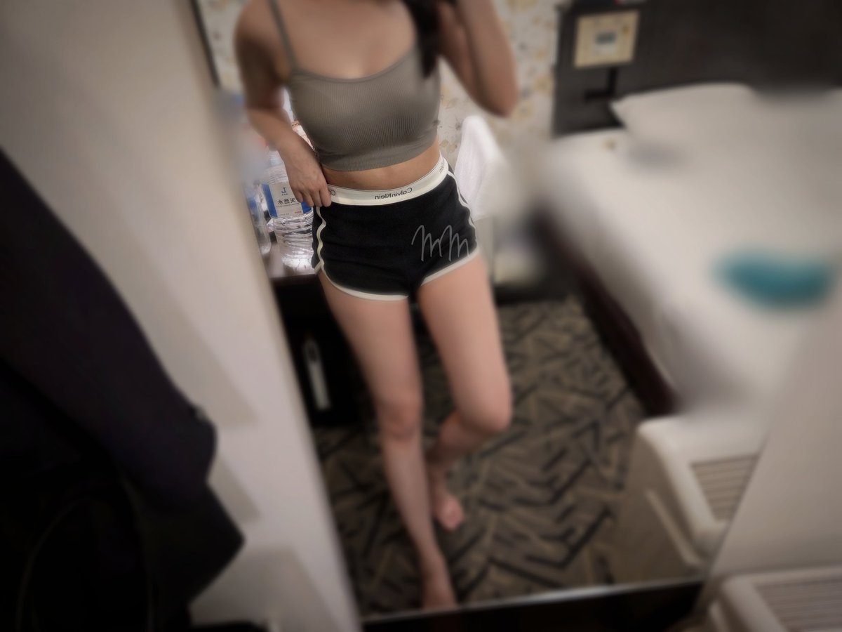 回家嚕 東京掰掰
やっと東京終わった🫠

ジム始まって体綺麗になってきて嬉しい💕
開始運動之後覺得身體的線條越來越好看喜歡喜歡 https://t.co/OSTCHInHtR