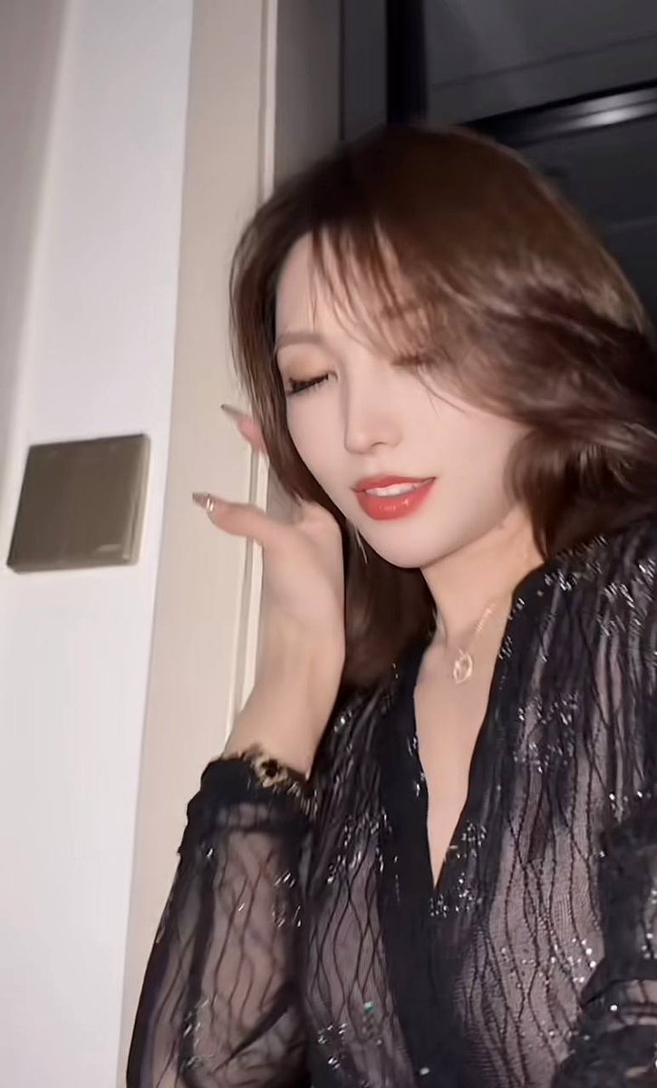 夜晚微醺的我~在这个时候玩起来会不会更刺激？
#聚众捞人不误正夜 #女人味 https://t.co/a7q8b6NHUP