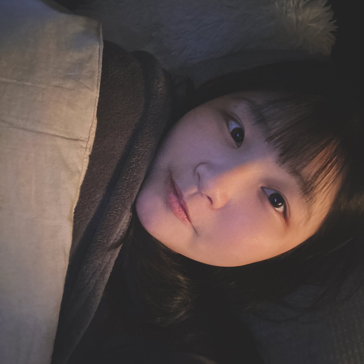 已經和❤️認識4年了
我現在看他除了我原本就很喜歡的點之外

還多了很多很多的崇拜！

每次看他都跟小迷妹一樣眼睛放光的黏著他！

那麼好看又那麼喜歡我又充滿知識、魅力、膽識和才華的男人！我！真的！超級愛！

很久沒看看自己沒戴眼鏡的樣子自拍了😀 https://t.co/k3VGpxnCms