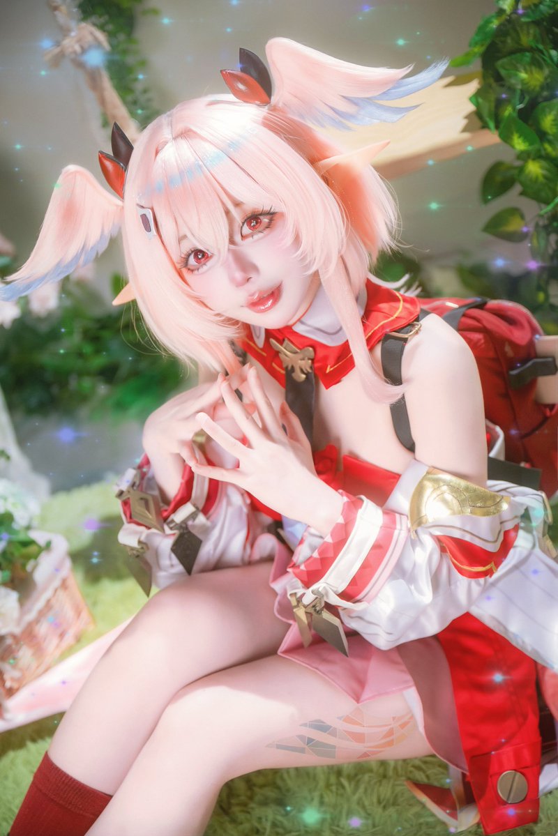 莉奈婭妳好👋🏻請跟我交朋友❗️

#月之六 上線了✨
原神終於也有自己的雞翅膀女孩🪽
這麼可愛的孩子好想把她抱緊緊💕而且好奇心很強這點
跟著她冒險一定是有趣的體驗
這麼可愛的草莓小蛋糕
旅行者你不會放掉的吧🍓
我已經期待把她抽出來探索世界了
#原神空月之歌 #莉奈婭
#GenshinImpact
 #HoYoverse https://t.co/UHLW7CJqmr