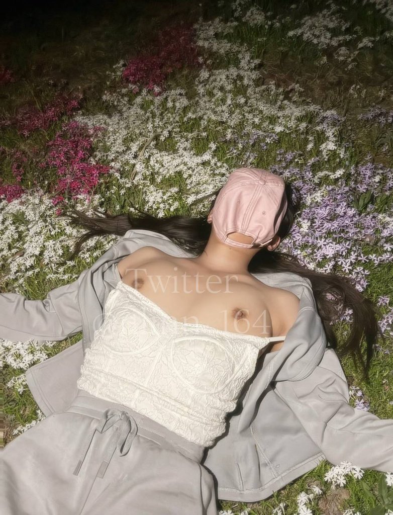 今天公園露出日(⸝⸝๑ ̫๑⸝⸝)
隨時有人走過來…心跳好快

美美の正常照也拍ㄌ很多 @nlinn164

//

下次捉迷藏 #1樓卡位地點資訊 
捉到我給你一點小獎勵(๑⃙⃘·́ω·̀๑⃙⃘)੨ https://t.co/MGDXJzTBlR