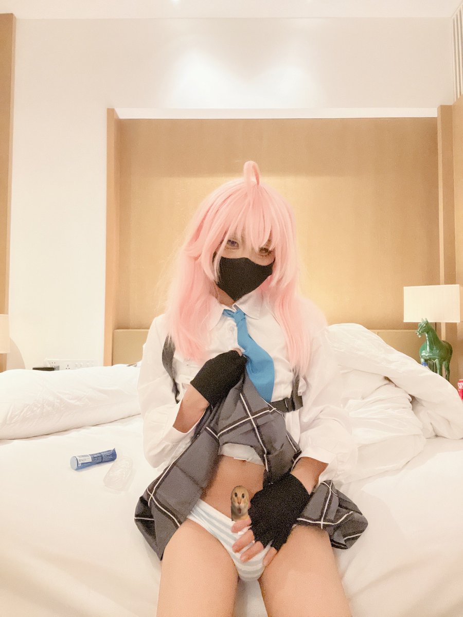 咦？我还有这种照片可以水的哦，夸脏哦 https://t.co/KMMUF9KzyW