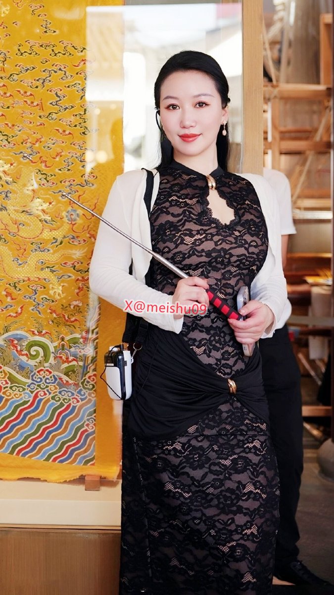 一袭墨色蕾丝，裹着江南烟雨，也裹着未说出口的挂念。 https://t.co/bmMZHKf6Kr