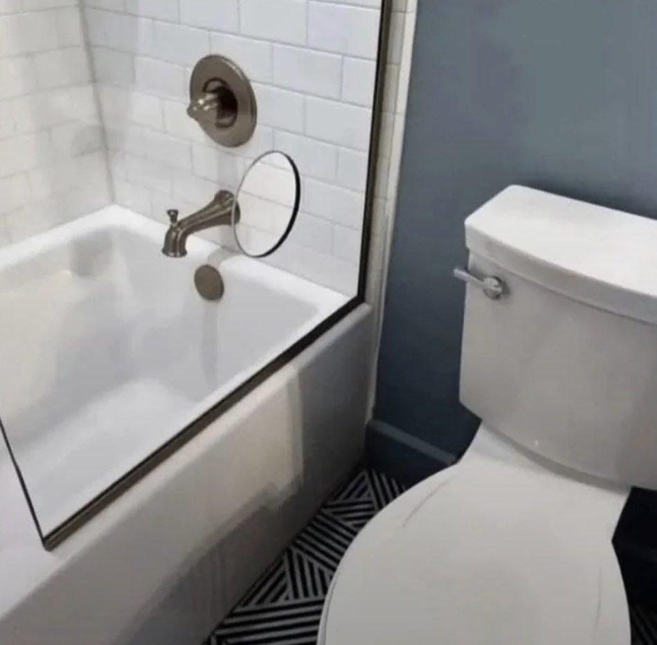 i am simply a man trying to understand the purpose of this hole on my gfs shower door https://t.co/xqVJUncSJ0