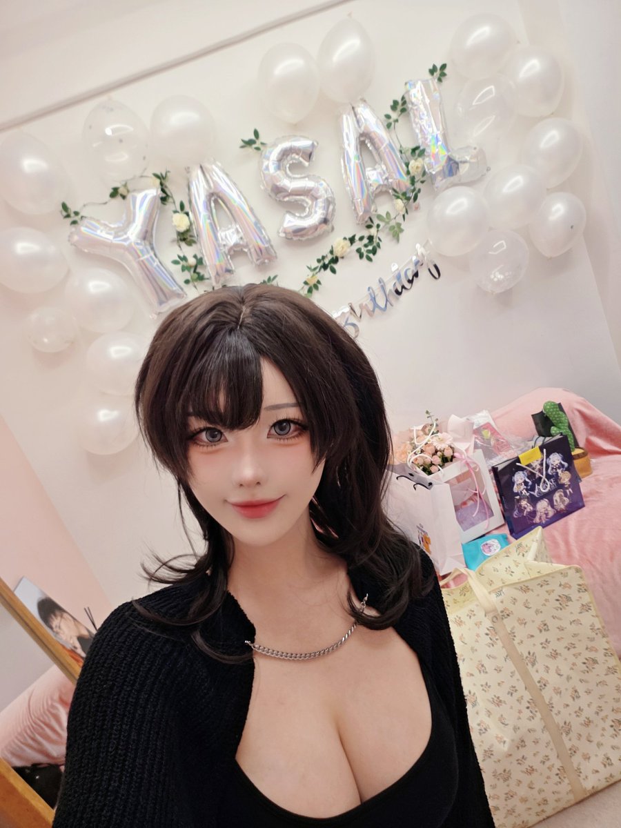 오늘 생일 카페 끝날 때까지 있어요💕 https://t.co/wSF7fPNsi8