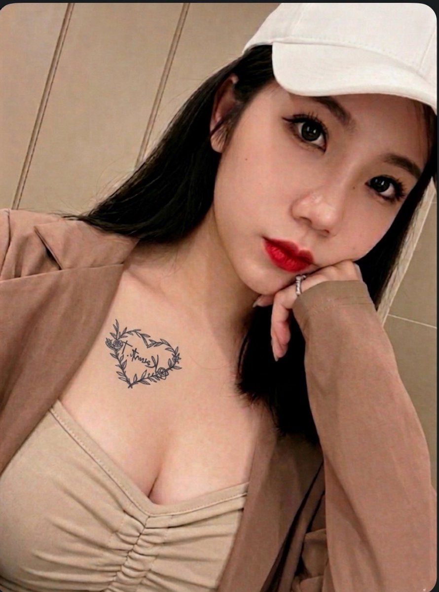 我們以為自己想要的是性
但其實從來都不只是那件事本身…

真正渴望的
是那種貼近彼此的親密感
被觸碰 被凝視 被喜歡 被需要
有人陪你笑 陪你鬧的那種自在

還有那份安心
像是有人會接住你 照顧你的感覺
那才是心裡真正放不下的

#就算有在約還是有底線
#身體可以靠近感情別太快給 https://t.co/h8miw9DBZL