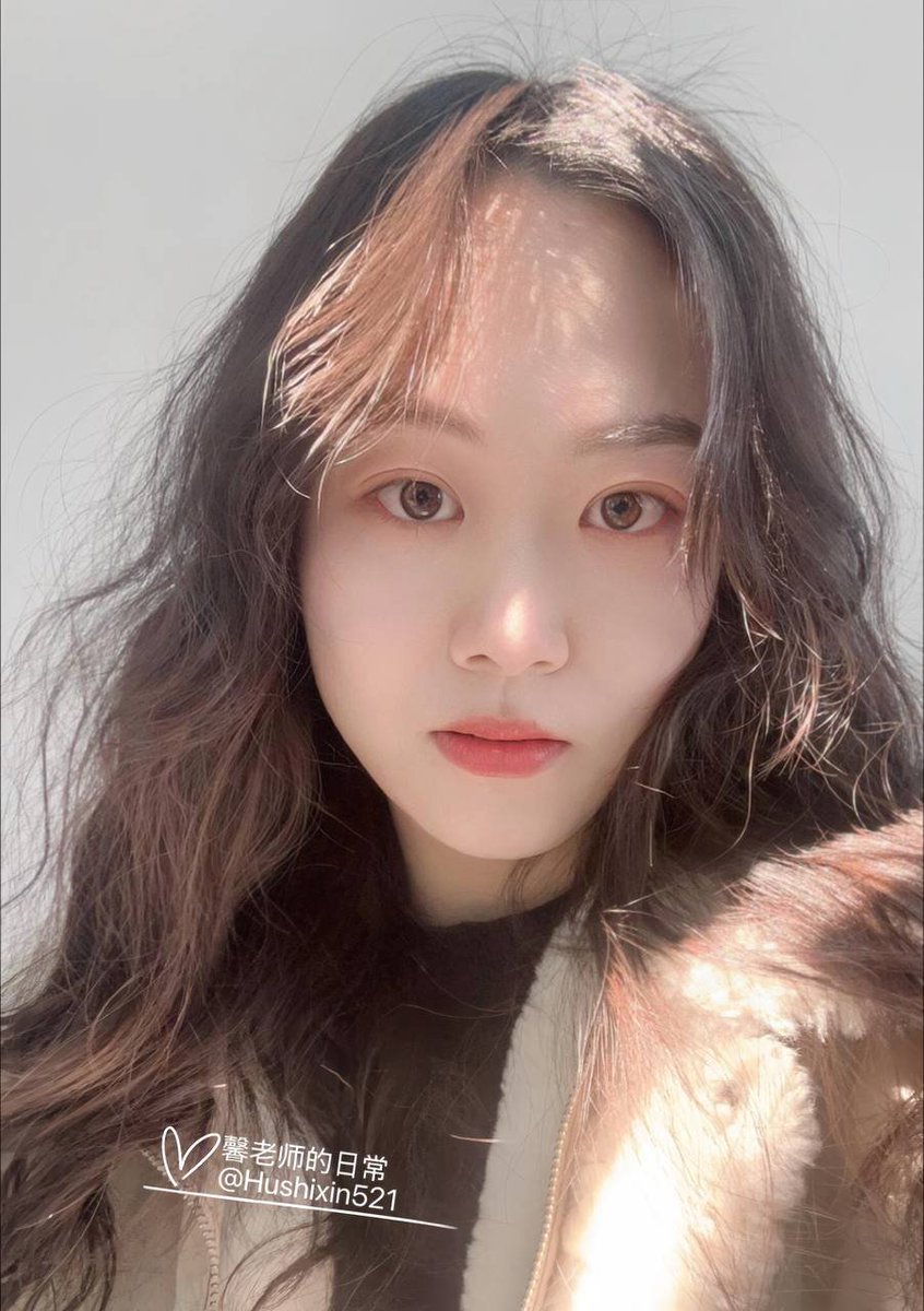 周六啦结果根本睡不着，午觉都只睡一小时就醒了，当老师形成的生物钟太可怕了～

不过好在还没被这个职业摧残的那么彻底，突然还是很想做爱，感受一下身体颤栗的激动，感受一下高潮的欢愉… 

小小露一下，贵在真实，有网友想今晚见面吗… https://t.co/jW9dXYmhR9