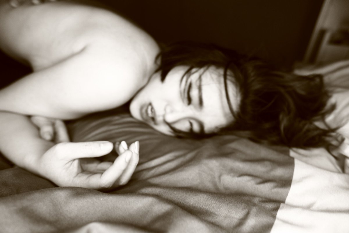 这是人生中第一次拍打炮，15年的今天。
摄影师是卡西大爷，鸡主是cctv模特大赛出来的著名男模肖凯提，地点是百子湾家园！
真是难忘，反正稀里糊涂的，后来才知道卡西大爷是卖图的，也是后来才觉得被背刺了，不和他联系了。
但图，确实留下来了。
摄影，就是这样。
@tbzt2024 @wqganenshi_ @Fengsiyuan https://t.co/Q0aJNwF4Td