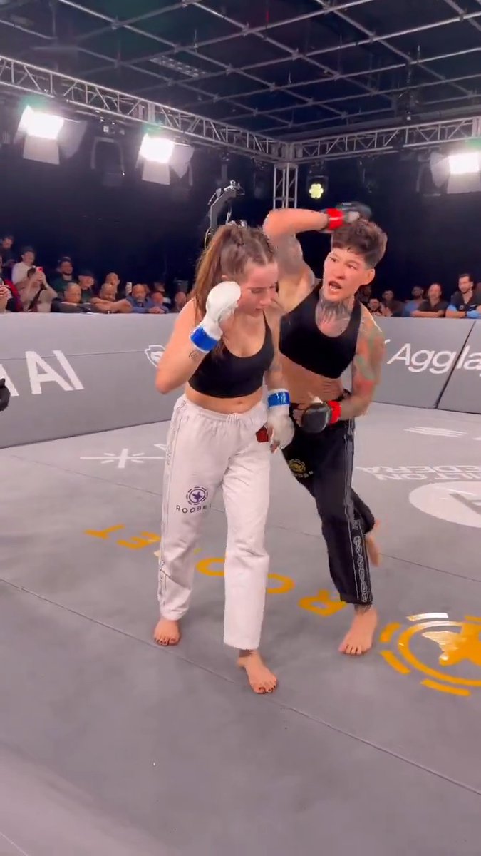 Absolutel disgrace tonight at the circus that is Karate Combat. 
Stasiuk was 0-0 (1-1 amateur) coming in while Pacheco was 23-5 and the only woman in the world to beat Kayla Harrison. 
This is some of the most irresponsible matchmaking I’ve ever seen…
 https://t.co/xujJtahlvF