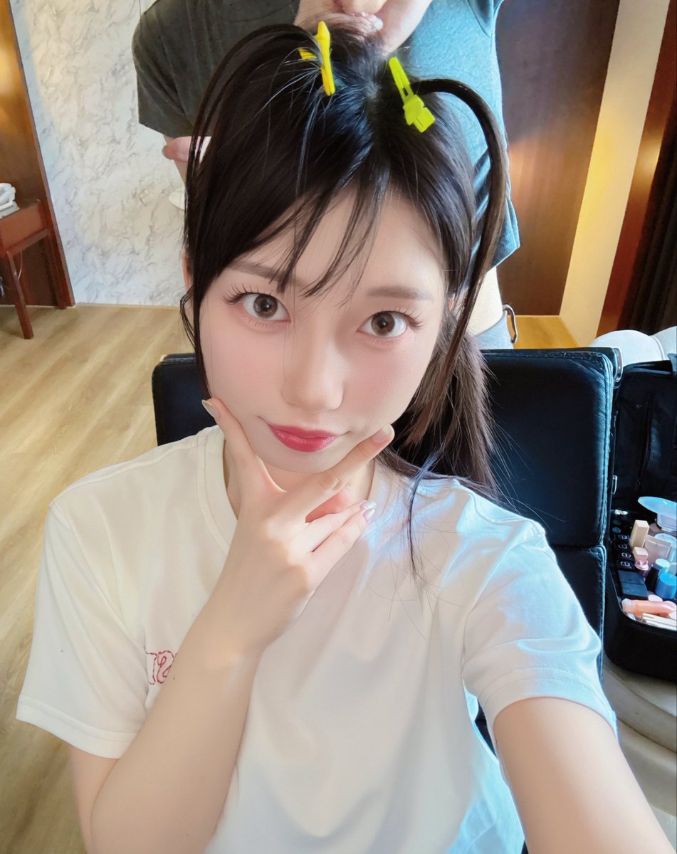 おはよう☀️

台湾の時、髪型似てるって言って貰えた✌️
今日は愛知へいっくぞーっ！！！ https://t.co/N1sJGtV2Ls