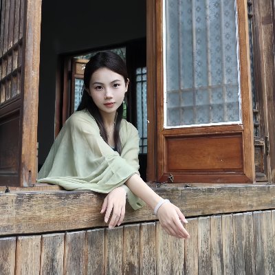 leona_elly4042